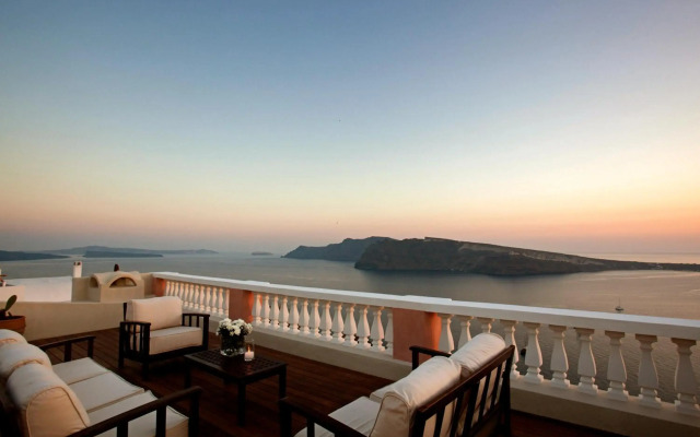 Oia Mansion