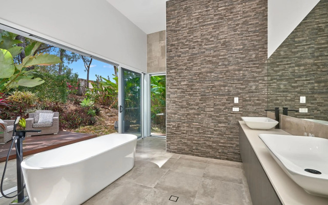 Canopy Views Luxury Holiday House Palm Cove