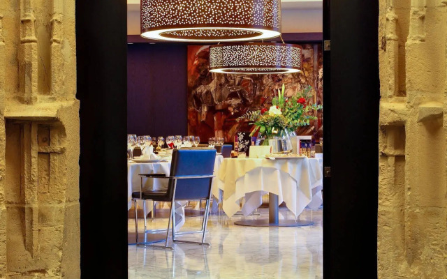 Hotel de Bourgtheroulde, Autograph Collection