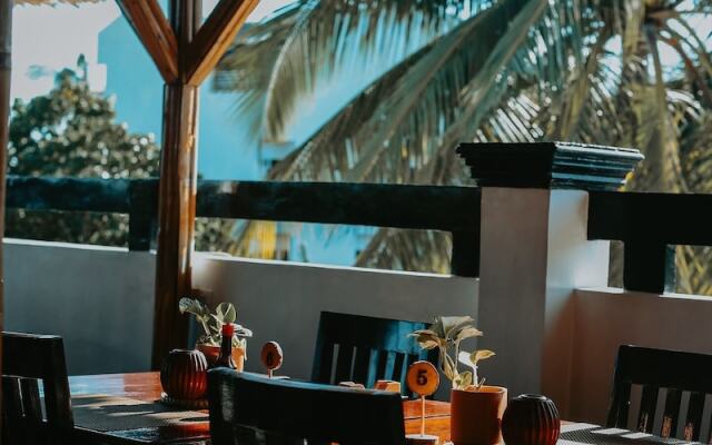 Everyday Sunday Hotel Cafe