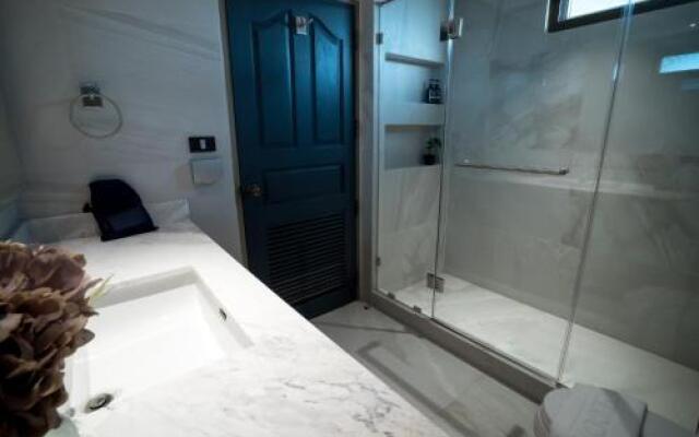Thea, Executive Suite Serviced Apartment in Ekamai