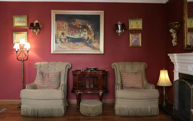 Gondola Hotel And Suites