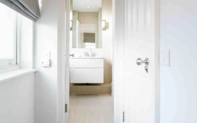 Spacious & Modern 3brs House in Central London