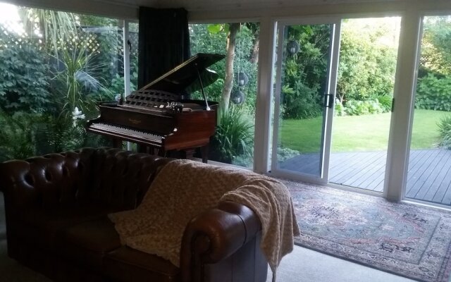 Berni's Boutique BnB Airport