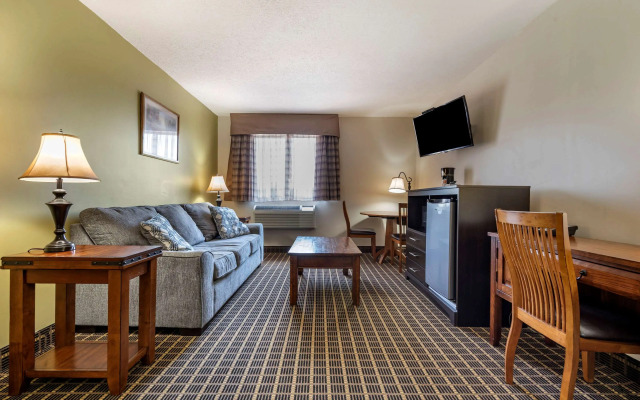 Quality Inn & Suites Warren
