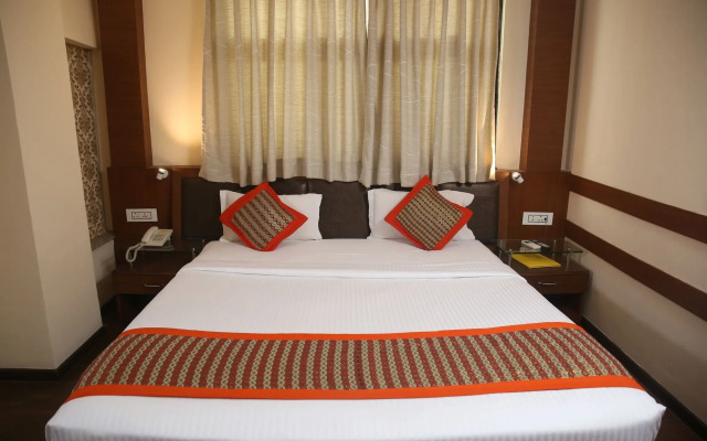 Yellow Pagoda Hotel