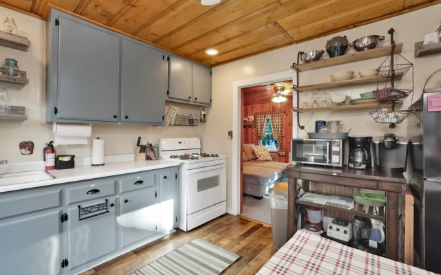 OLD School LOG Cabin #2340