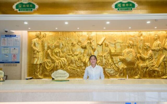 Vienna International Hotel (Shanghai Wildlife Park Hangtou Subway Station)