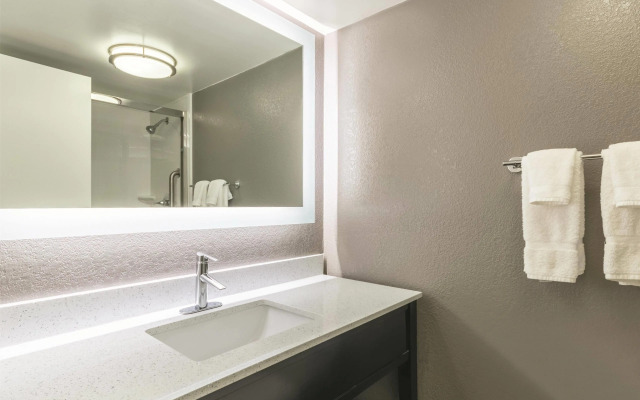 La Quinta Inn & Suites by Wyndham Virginia Beach