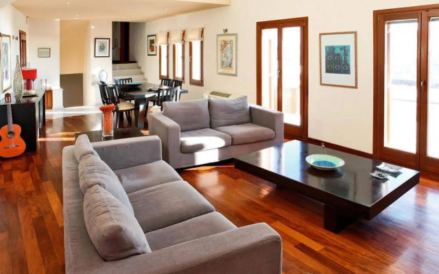 Periscope Villa
