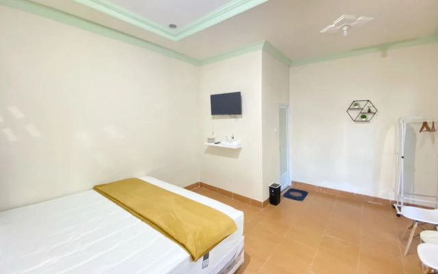 Adipura Guesthouse Syariah RedPartner near Terminal Nganjuk