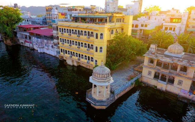 Hotel Sarovar on Lake Pichola