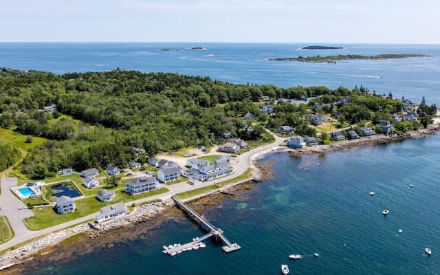 Bluebird Ocean Point Inn