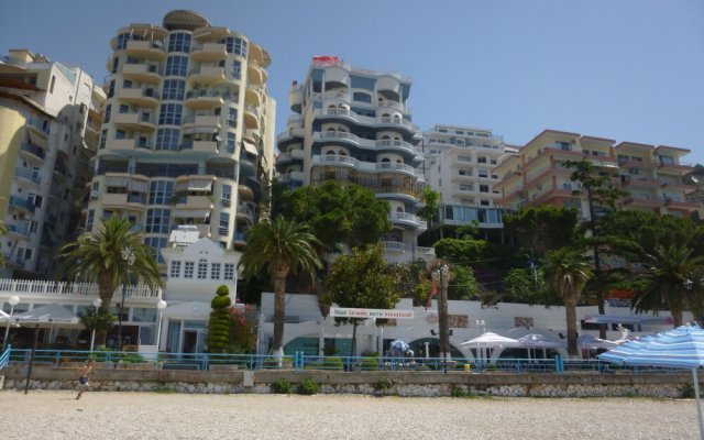 Monte Cristo Hotel with Rooftop Pool