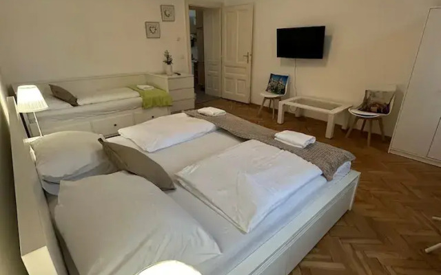 Comfy Apt Long Stay 5P Margareten