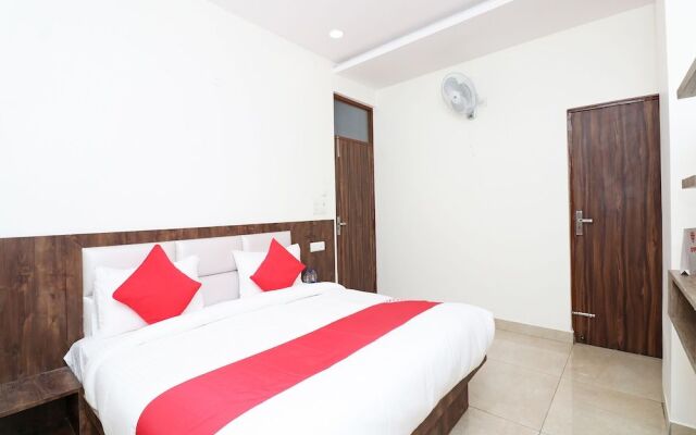 Oyo 28246 Rohtak Residency