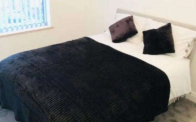 4 Bedroom Lovely Home in Loughborough Town & Uni