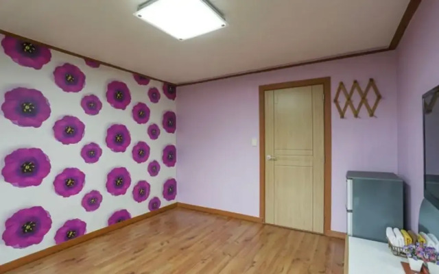 Sokcho White Light House Pension