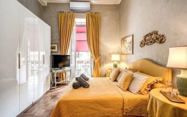 Wonderful Apartment With Balcony In Piazza Margana