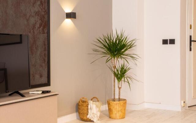 Gorgeous Flat With Balcony in Izmir Konak