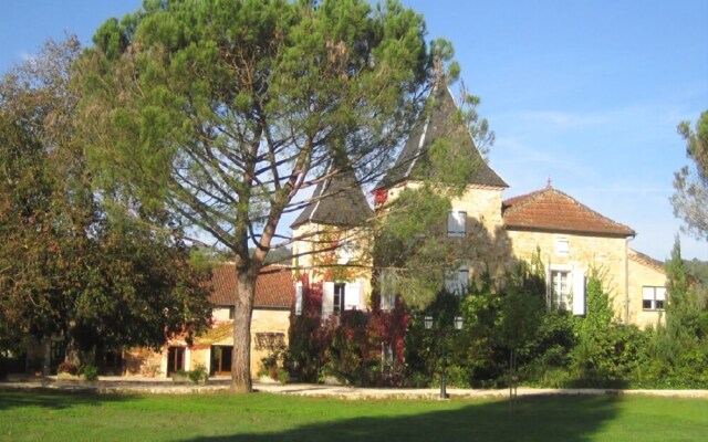 Holiday apartments at the courtyard of French château