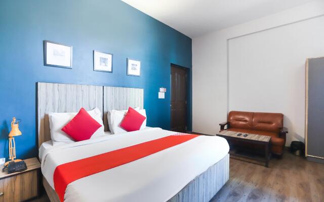 OYO 70620 Golden Villa