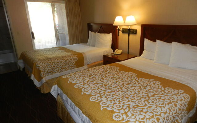 Days Inn & Suites by Wyndham San Diego Near Sea World