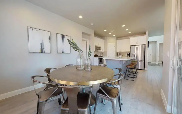 Desert Serenity 4 Bedroom Apts by RedAwning