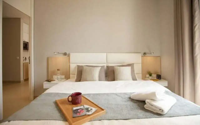 Comfy - 1BR Apt W Pool & Gym in Gemmayze