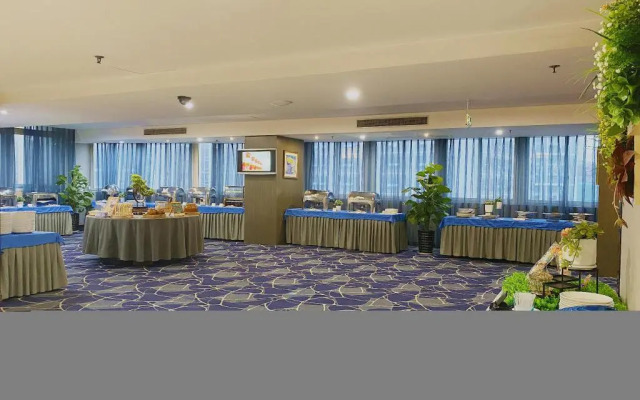 Rezen Kingtown Hotel (Chongqing Xinpaifang)