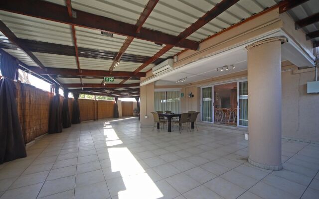 Savoy Lodge Cape Town