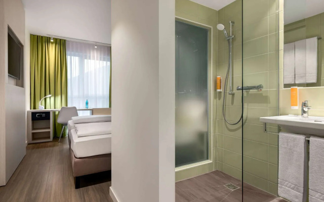 Super 8 by Wyndham Oberhausen am Centro