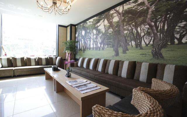 Liv Life Hotel