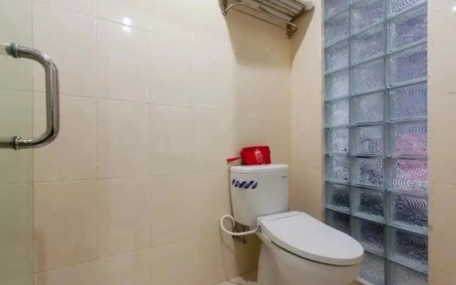 Lowcost Bed & Breakfast by Reddoorz