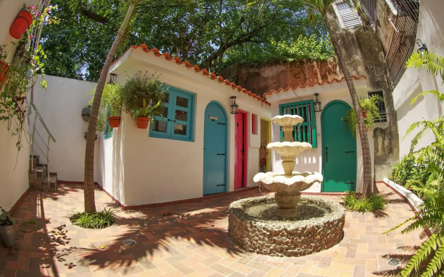 Colonial 154 H Boutique