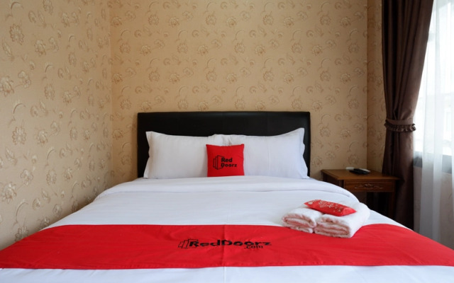 RedDoorz @ Jalan Majapahit Semarang