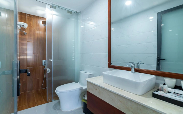 Vương Quốc 3 Hotel