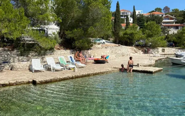 Cozy Necujam Apartments With Sea View