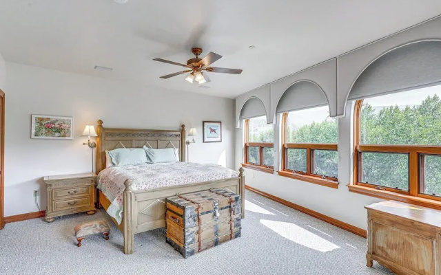 Expansive Edwards Condo on Main Street w/ Views!