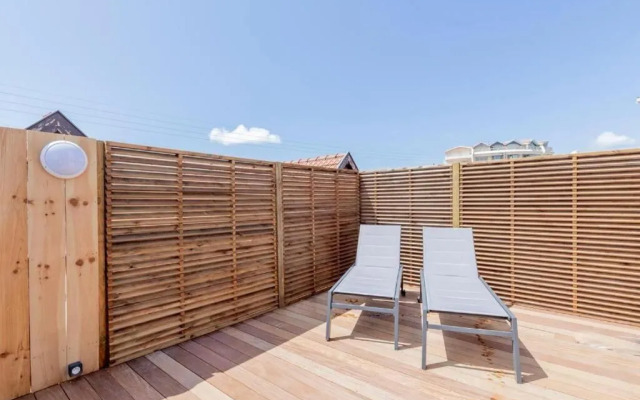 LES SUITES DU PORT by Le Saint Ferdinand