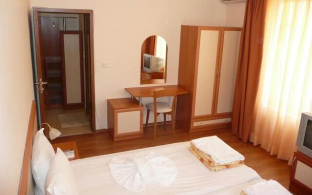 Megas Apartments