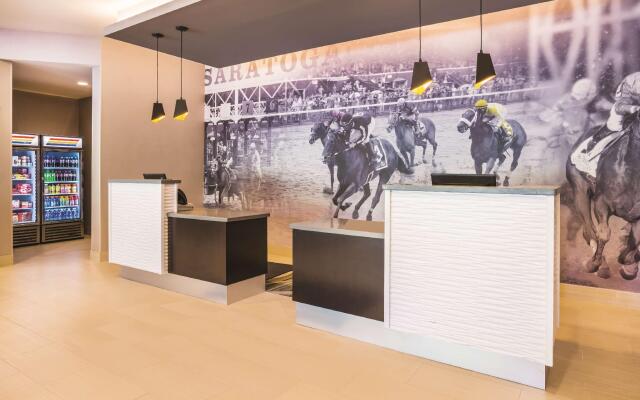 La Quinta Inn & Suites by Wyndham Clifton Park/Saratoga Area