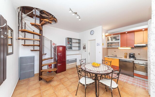 Awesome Home in Okrug Donji With 3 Bedrooms and Wifi