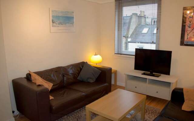 Welcoming and Homely 2 Bed in Central Location