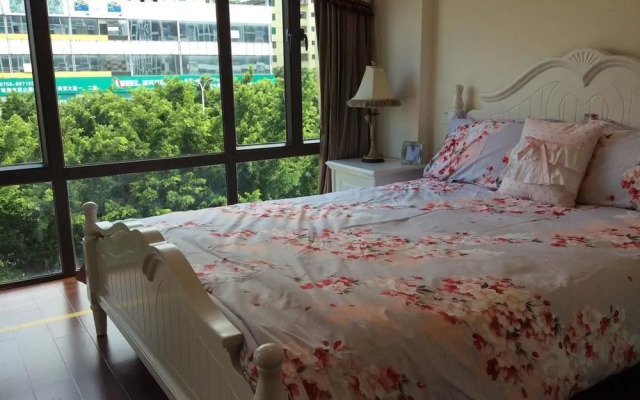 Yujiahui Characteristic Theme Apartment