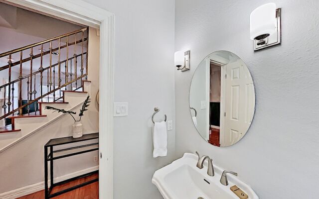 1111eriv 4 Bedroom Home