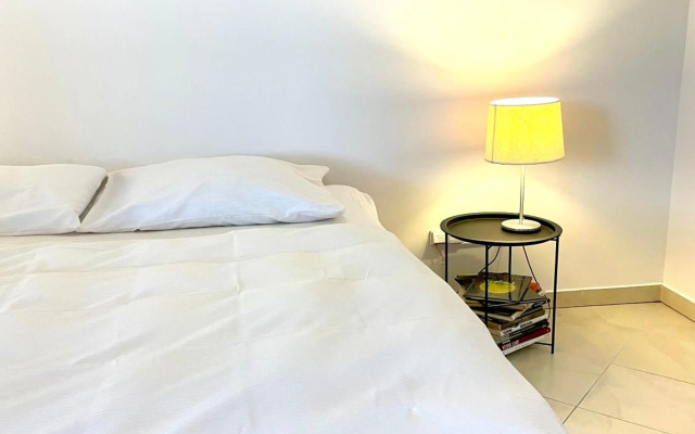 Booklovers apartment close to center