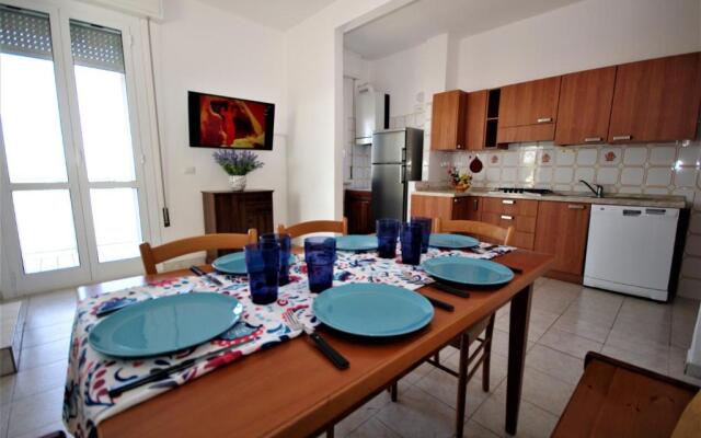 ELENA ATTICO con TERRAZZA, SOLARIUM VISTA MARE e piscina condominiale