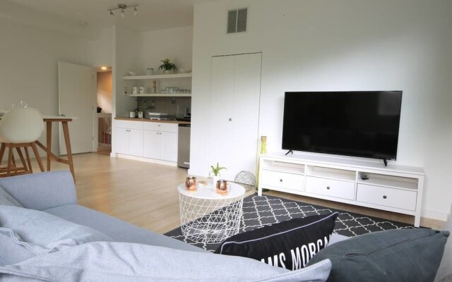 Argyle Penthouse Chic 1BR Apt 2 Sofabed
