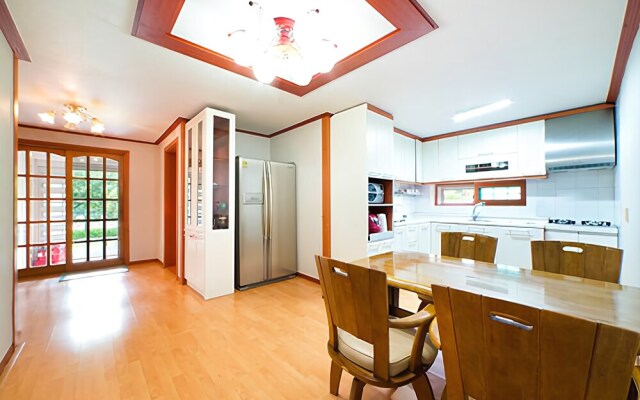 Hongcheon White House Pension